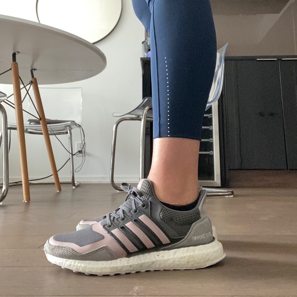 Ultra boost size 6.5 US (W) - Picture 8 of 8